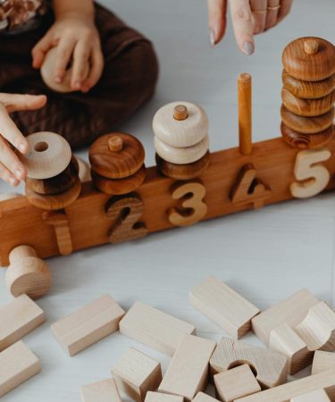 criar loja online de brinquedos educativos para crianças autistas